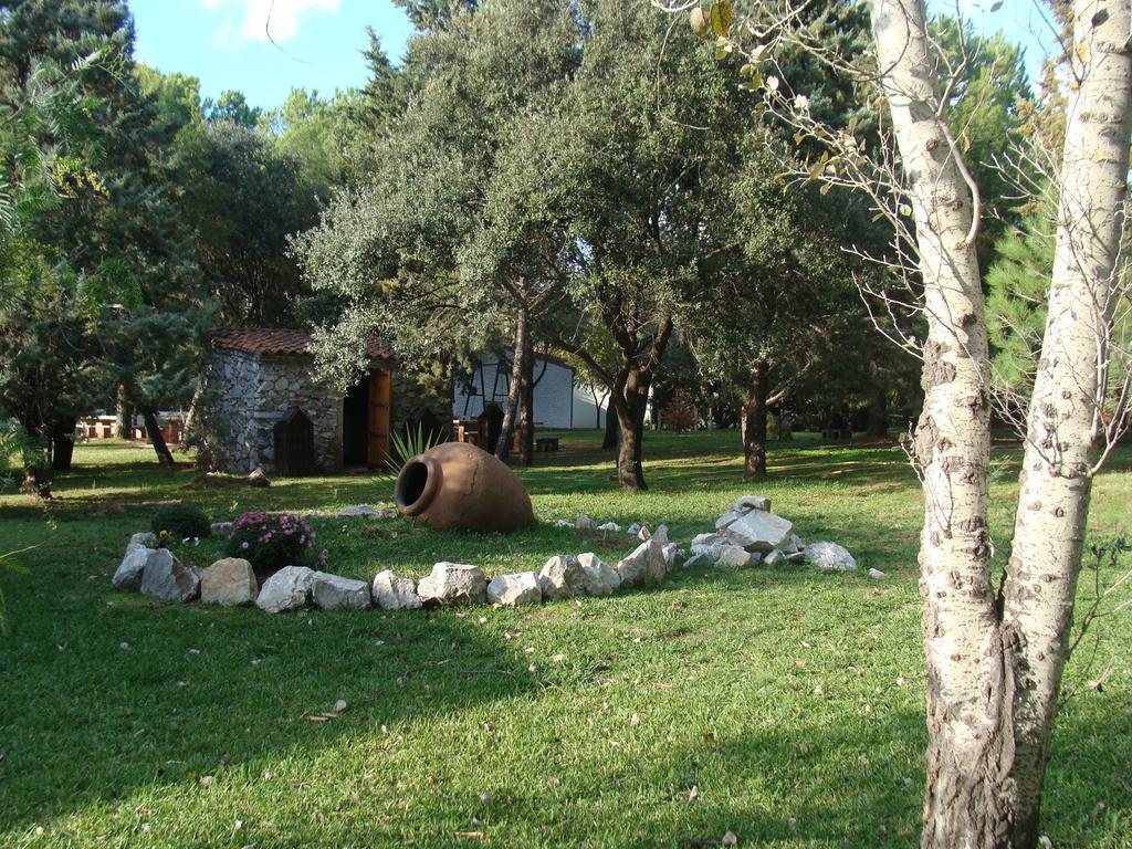 Complejo Rural Puerto Penas Hotel Aroche Exterior photo
