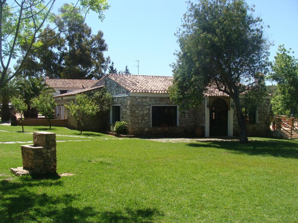 Complejo Rural Puerto Penas Hotel Aroche Exterior photo
